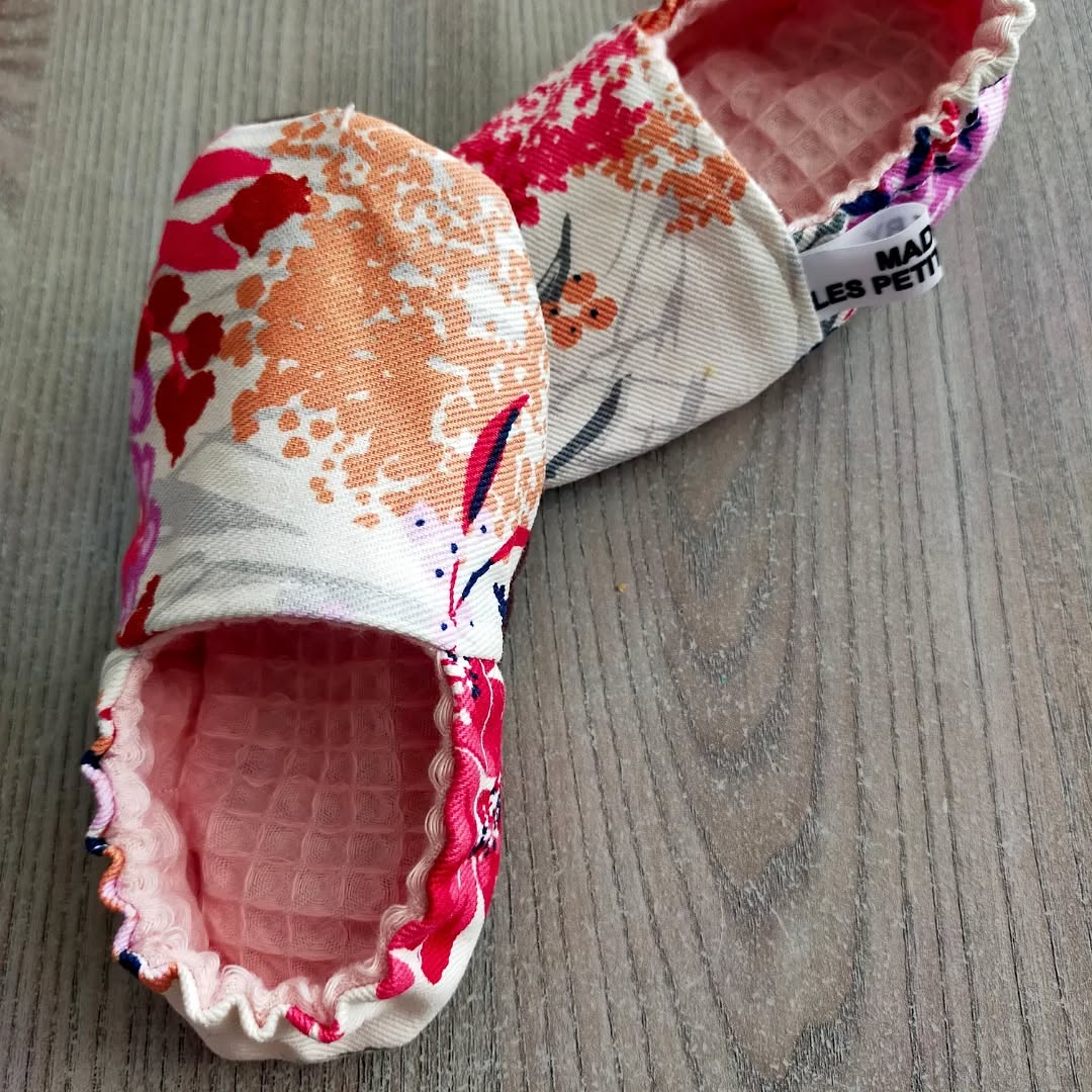 CHAUSSONS BEBE VERSION ETE ET SEMELLE EN ALCANTARA ( CUIR ARTIFICIEL)