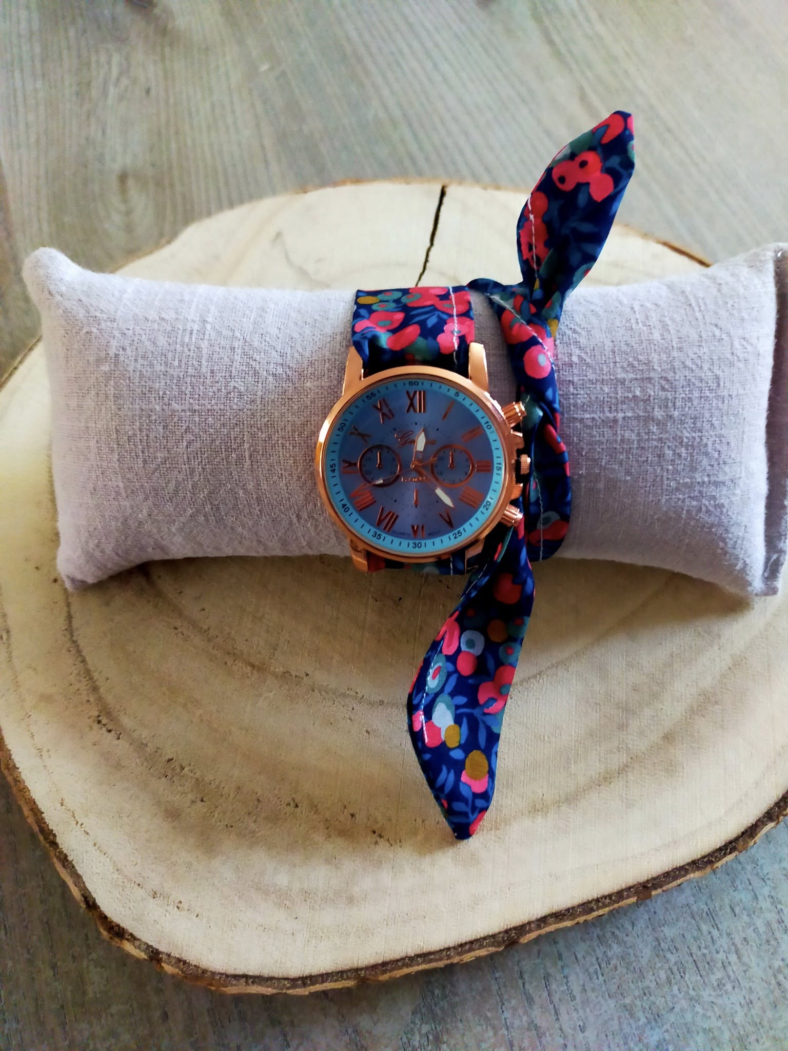 MONTRE BRACELET EN TISSU A NOUER