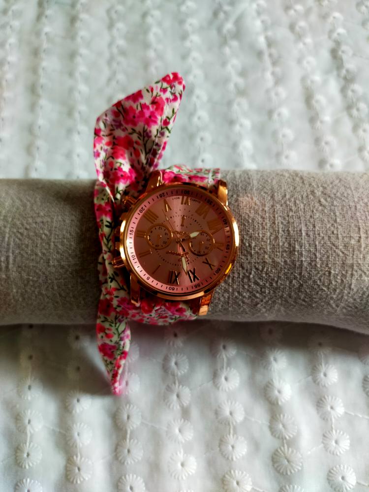MONTRE BRACELET EN TISSU A NOUER