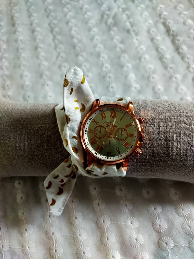 MONTRE BRACELET EN TISSU A NOUER