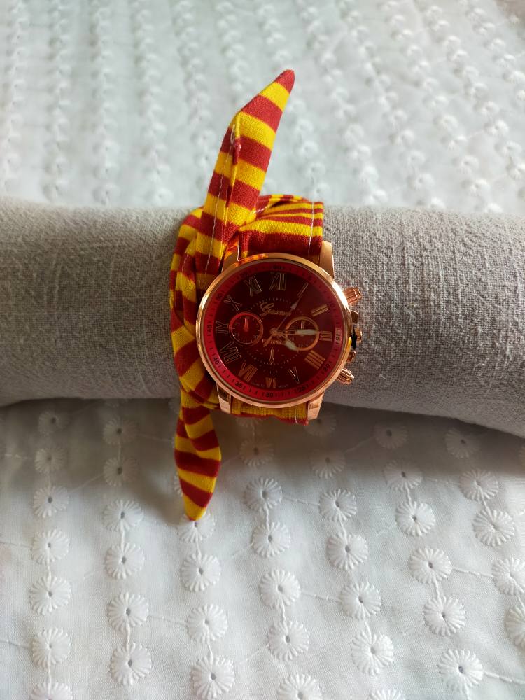 MONTRE BRACELET EN TISSU A NOUER