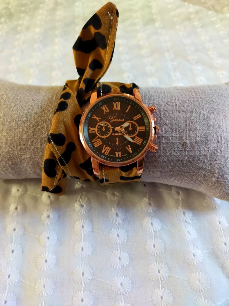 MONTRE BRACELET EN TISSU A NOUER